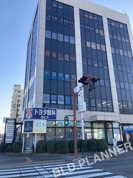 西山地産